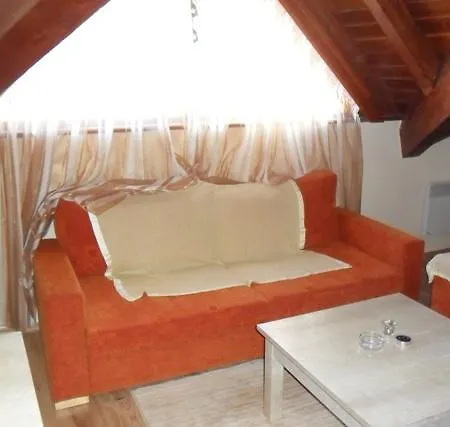 Private In St.ivan And Lägenhet